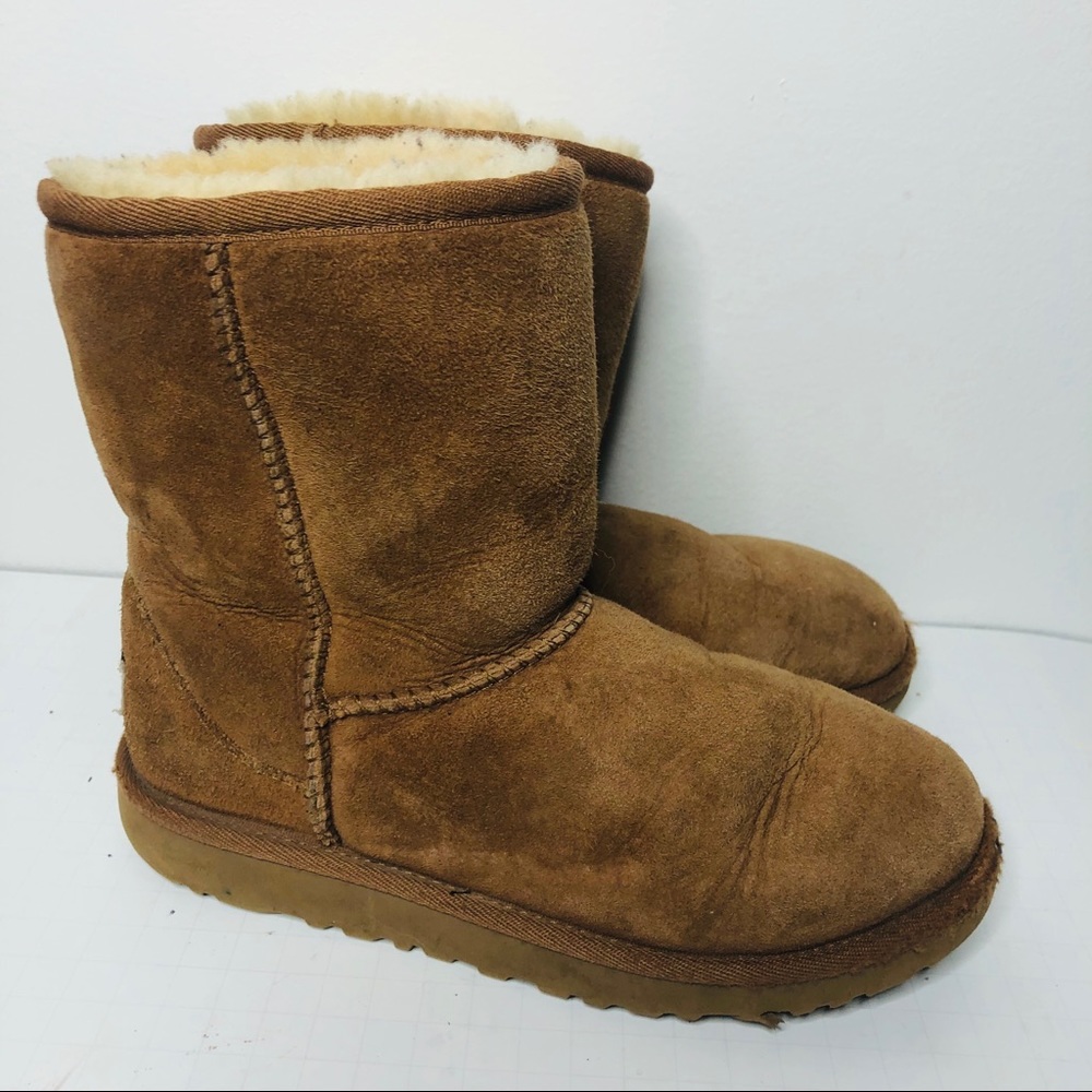 UGG short chestnut brown boots sz 3 girls